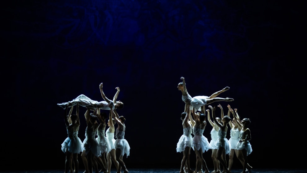 Leonardo Cremaschi (Siegfried) and Mirea Delogu (Odette/Odile), Company Members of Ballet Preljocaj. Image by David Kelly.