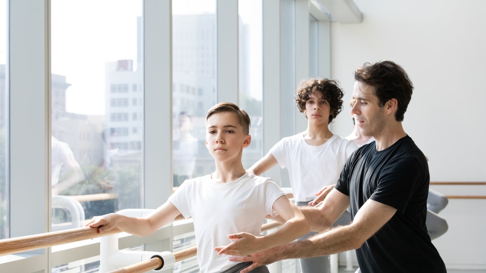 Summer Intensive Program with Houston Ballet Principal Connor
Walsh (2023). 
Photo by Lawrence Elizabeth Knox, courtesy of Houston Ballet.