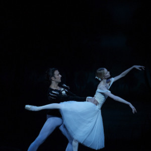 Matthew Lehmann and Brooke Widdison-Jacobs in Giselle. Photo: Ashley de Prazer.
