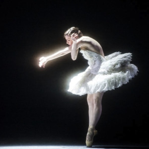 Samantha Lynch dancing Daniel Proietto's Cygne.