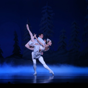 Natasha Kusch (Snow Queen) & Matthew Lawrence (Prince). Photo David Kelly.