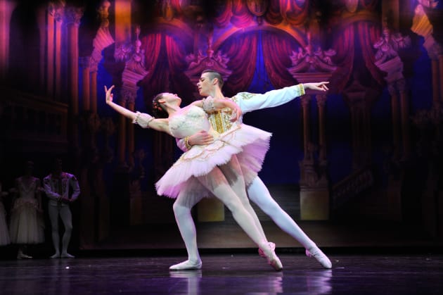 Katie Lin-Musson as Snow White with Cieren Edinger as the Prince.
Photo by Michael Lean Photography.
