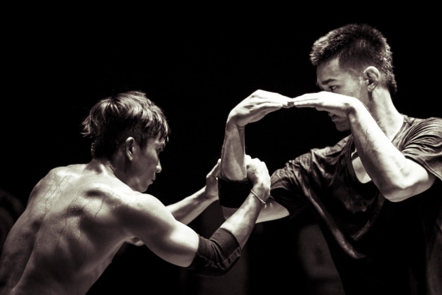 BETWEEN TINY CITIES - directed and choreographed by Nick Power. Credit Pippa Samaya.