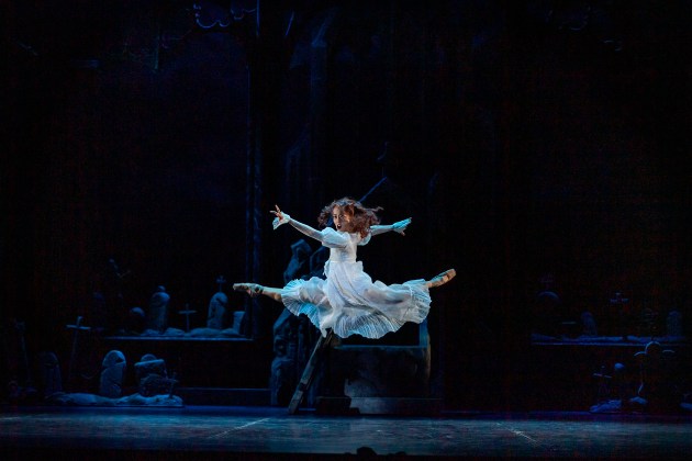 Chihiro Nomura as Lucy Westenra in Dracula, West Australian Ballet. Photo: Bradbury Photography.