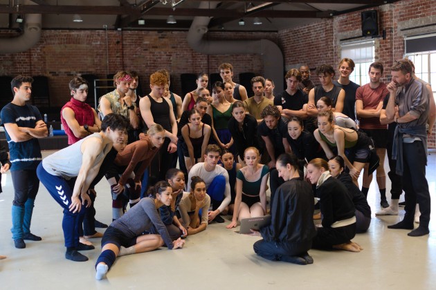 Kuindersma and the dancers. Photo by Daniel Pearce.