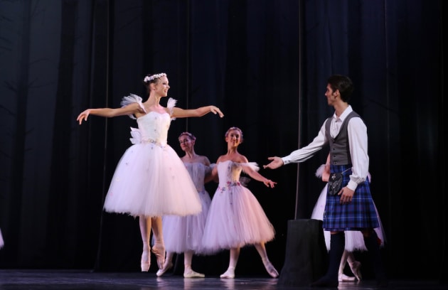 Claire Voss as the Sylph and Oscar Valdes as James in 'La Sylphide'. Photo: Emma Fishwick.
