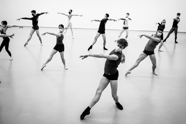 Dancers of the Junior Ballett Zurich rehearsing Craig Davidson's 'Entropy'. Photo: Admill Kyler