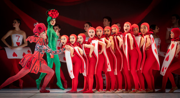 Glenda Garcia Gomez as the Queen of Hearts with child guest artists.