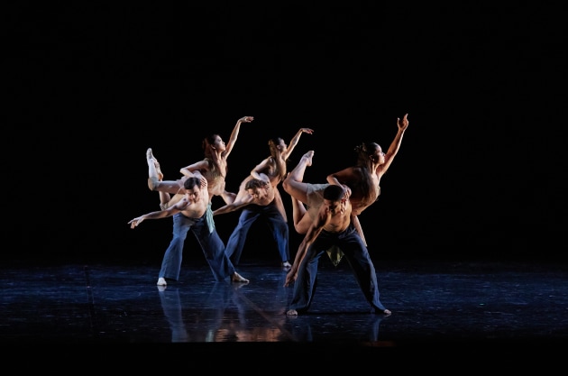 Kian Doyle, Maddison Fraser and Dancers of West Australian Ballet in Ripples. Photo by Sergey Pevnev