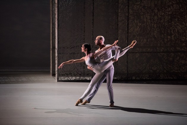 Artists of Lyon Opera Ballet in "Trois Grandes Fugues". Photo:  Bertrand Stofleth.