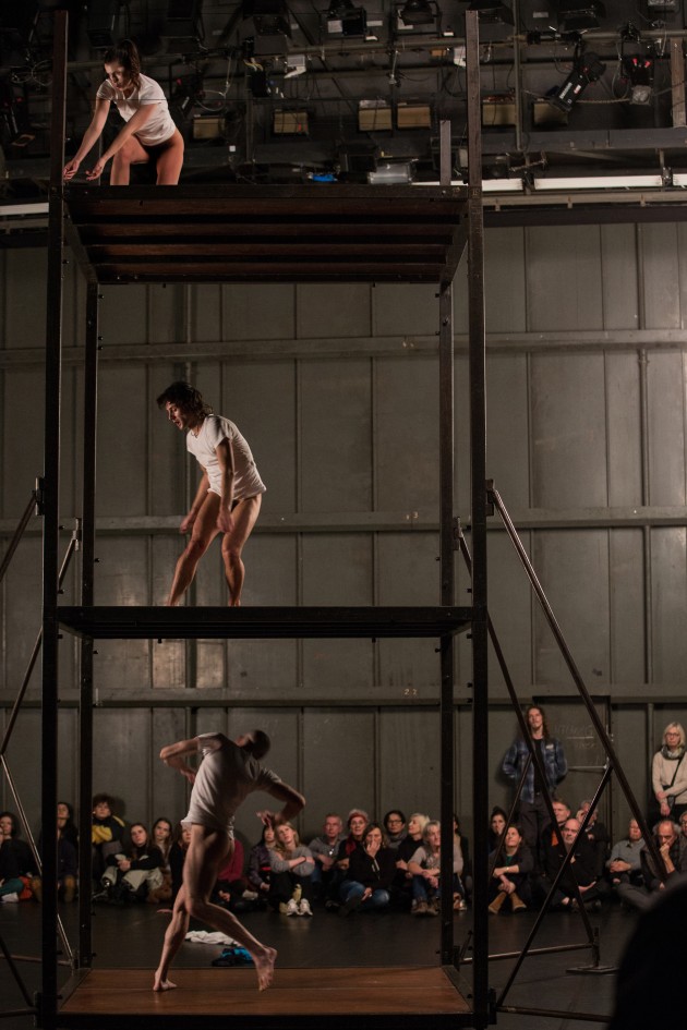 A scene from Charmatz's 'Aatt enen tionon'. Photo by Evangelos Rodoulis.