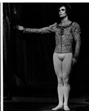 Ralph Fiennes directs Nureyev film