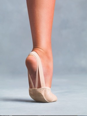 Capezio: Sophia Lucia&rsquo;s Turning Pointe 55
