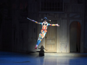 REVIEW: Daniil Simkin, guest artist in 'Harlequinade'