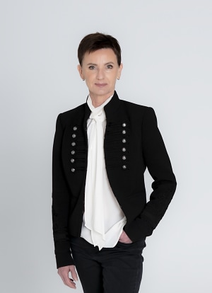 Lisa Pavane steps down