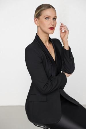 From Brisbane to Broadway & Beyond: Sarah Bakker's Stellar Stage Journey