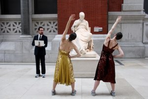 A dancing gallery tour