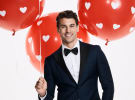 Abs, 'putrid dresses' and police drama kick off Ten's ratings darling - The Bachelor