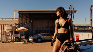 Too hot? Bonds says get your kit off