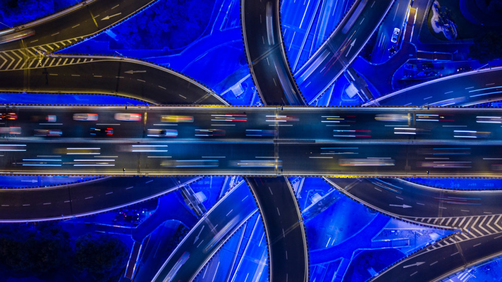 OSCAR
TARNEBERG,
UK.
COMMENDED
BEAUTY OF
LIGHT SINGLE
IMAGE
CATEGORY. Shanghai, China.
This is a famous
highway
intersection in
Shanghai where
two of the city&rsquo;s
core arteries
meet. DJI Mavic Pro,
4.73mm lens
(23mm
equivalent), f2.2,
0.8s, ISO 100.