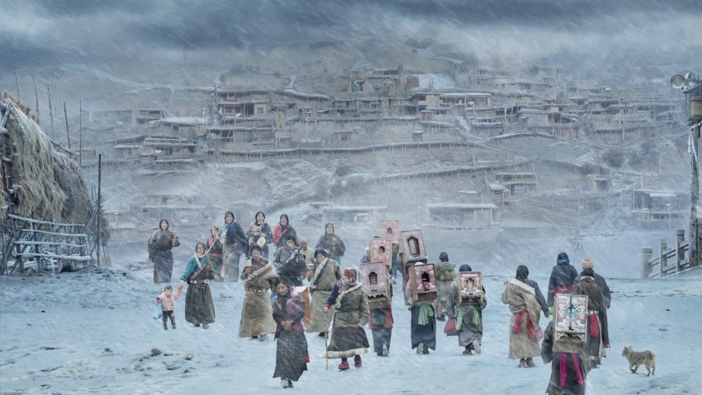 HE JIAN,
CHINA -
WINNER,
HOT/COLD
SINGLE IMAGE
CATEGORY. Gannan, China.
The local people
who walked on
the pilgrimage
road were pious
and pure. Nikon D800, f9,
1/640s, ISO 1000.