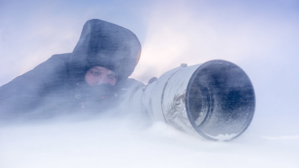 JOSHUA
HOLKO,
AUSTRALIA -
HIGHLY
COMMENDED,
HOT/COLD
SINGLE IMAGE
CATEGORY. Near Pyramiden,
Svalbard.
Self-portrait in
snowstorm during
winter snowmobile
expedition to
photographer
Polar bears. Nikon D810, 70-
200mm lens, f7,
1/100s, ISO 400.
