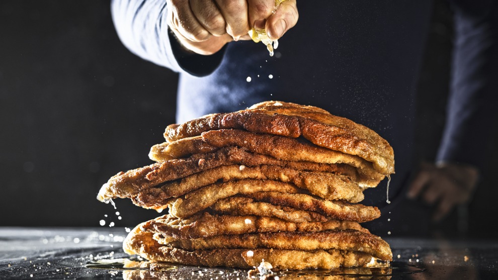 Production Paradise, Food Off the Press. Oliver Hauser, Germany	Schnitzelberg. Out of the series 'Adam's cooking for Eve'. Basic recipes, lesson one, "Wiener Schnitzel"