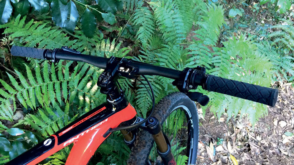 Synchro mode allows you to use a single shifter to operate a 2X11 drivetrain. This creates a tidy cockpit with plenty of room for an under-bar dropper remote.