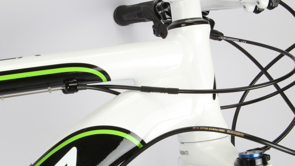 <p>The tapered head tube has a slender hourglass profile with direct mounted headset bearings.</p>