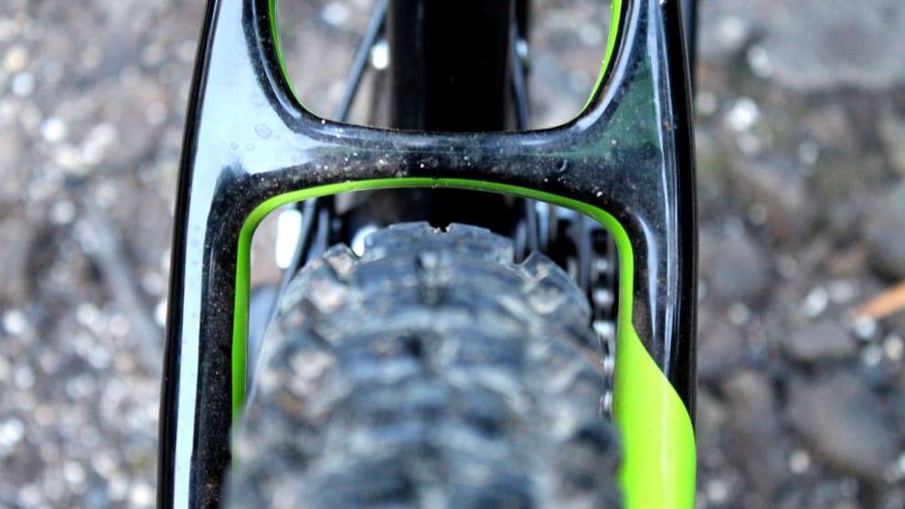 With a 2.4-inch Maxxis DHR, tyre clearance is good on the seatstays and even better on the chainstays. The rims are 30mm wide too.