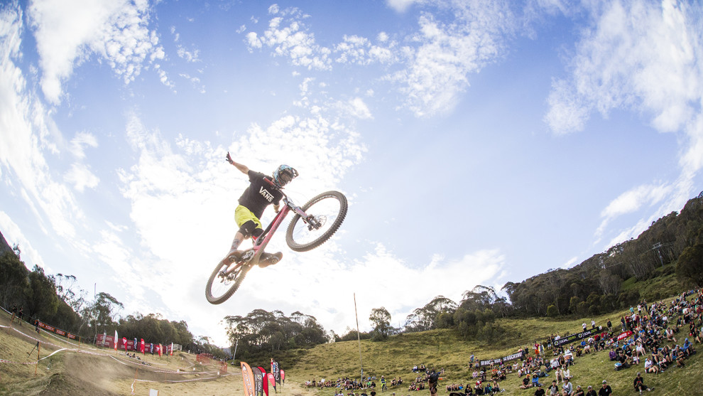 Dave McMillan no hands at the ODI Grips Whip Wars, photo by Tim Bardsley-Smith