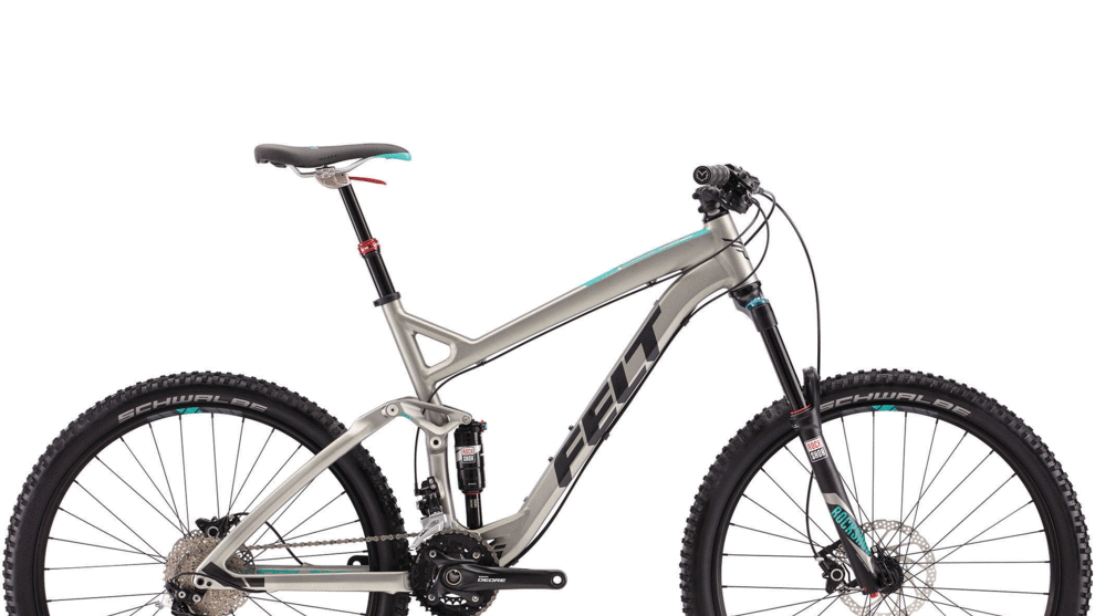 With an alloy main frame and a carbon rear end, the '30' stands as the base model in the Decree line-up&mdash;it should sell for around $4,319.