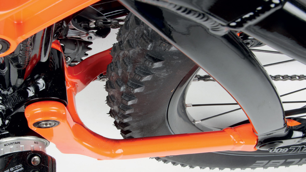 While the boost axles and M-Link suspension don't lead to short chainstays, there is masses of clearance for wider tyres.