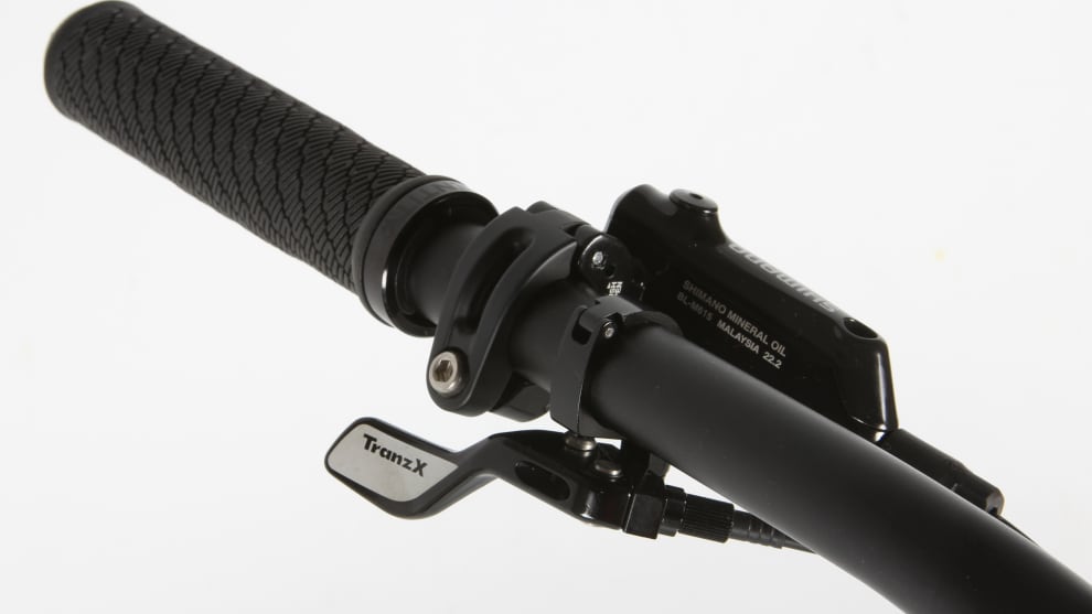 The under-bar dropper remote is nicely shaped and easy to use.