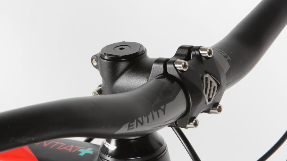 The 60mm stem delivers sharp steering control and keeps you back on the bike when descending but the cockpit is a little cramped for climbing.