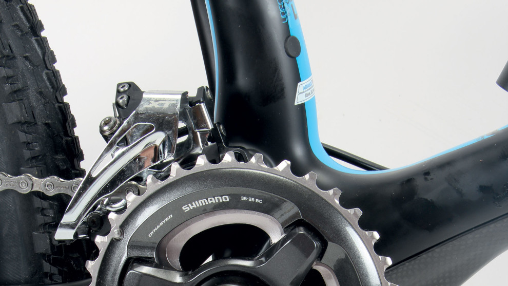 Combined with the 11-40 cassette, the double chainring XT drivetrain provides a huge gear spread along with smooth shifting and even jumps between each gear.