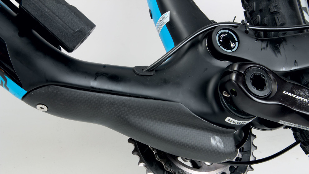 A substantial down tube protector hides a large cable access hole&mdash;this means that cable replacement doesn&rsquo;t involve a frustrating fishing session.