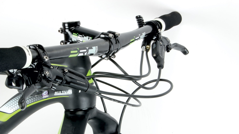 While the 1X equipped Team model has fewer cables than the other models, it's still a very cluttered looking setup.