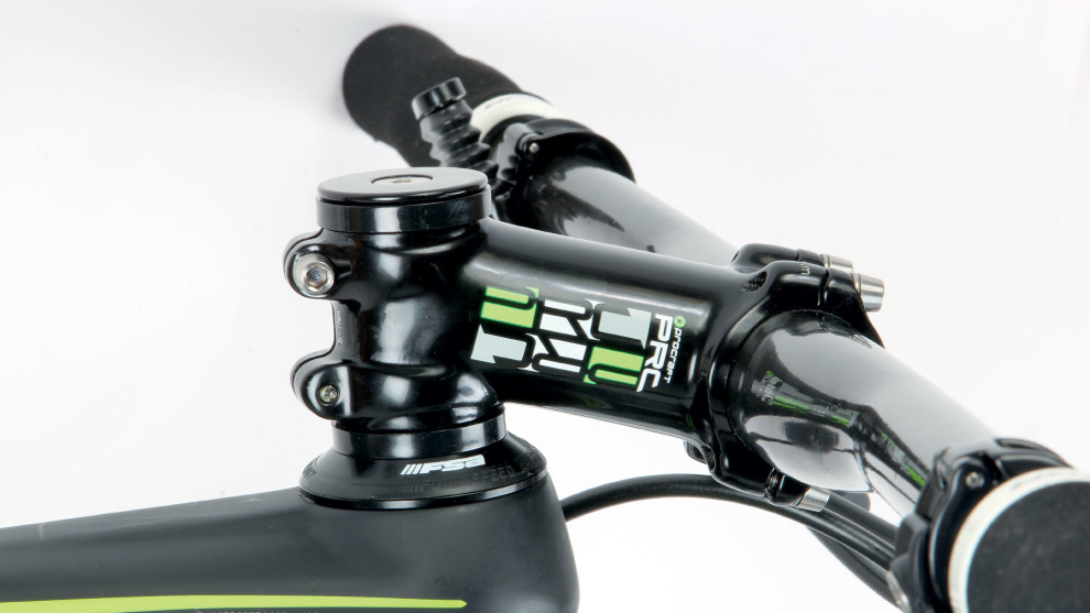 A-17 degree stem and flat handlebar further enhances the racy stance of the Ninety Six Team.