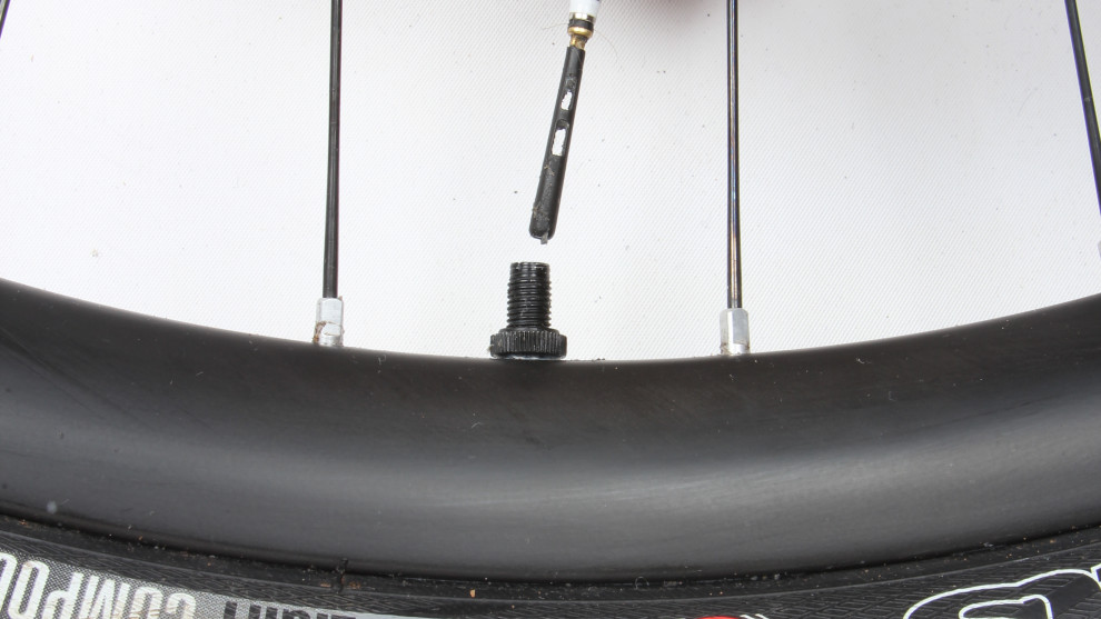 The special valve keeps everything airtight, even with the core removed.
