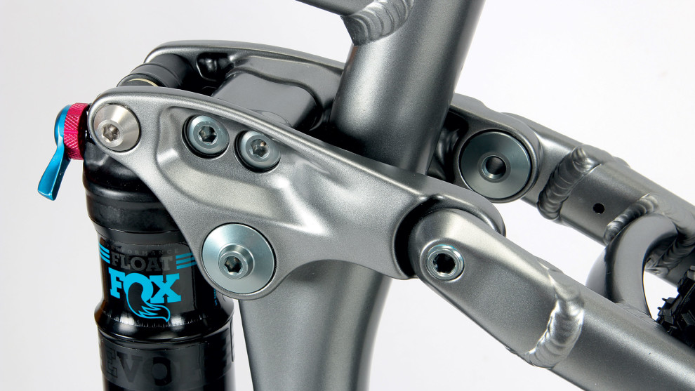 A burly rocker link combines with the short rear end to keep the Optic flex-free and precise.