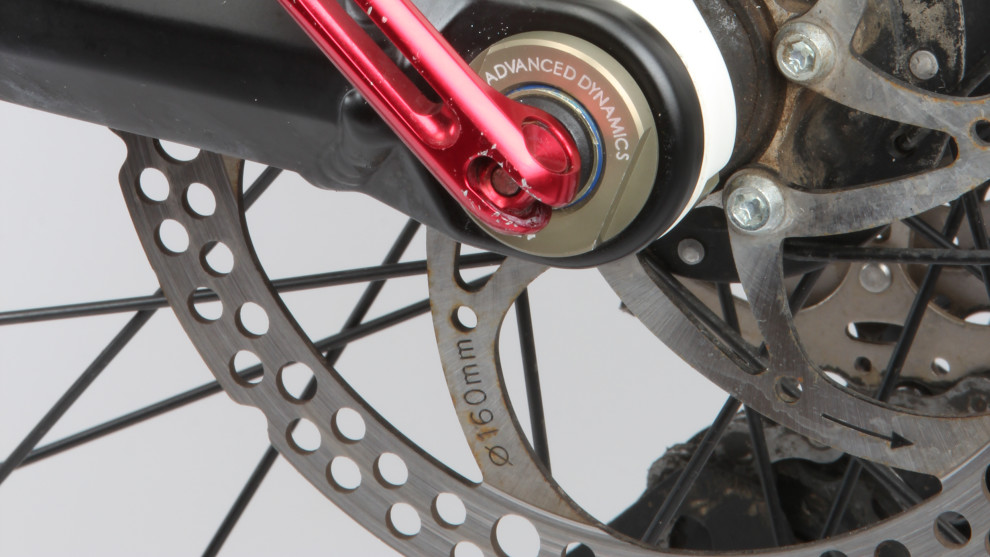 Our H30 test bike used an old-style QR skewer to secure the wheel but the dropouts can be converted to run a 12x142mm thru-axle (this comes standard on the more expensive models).