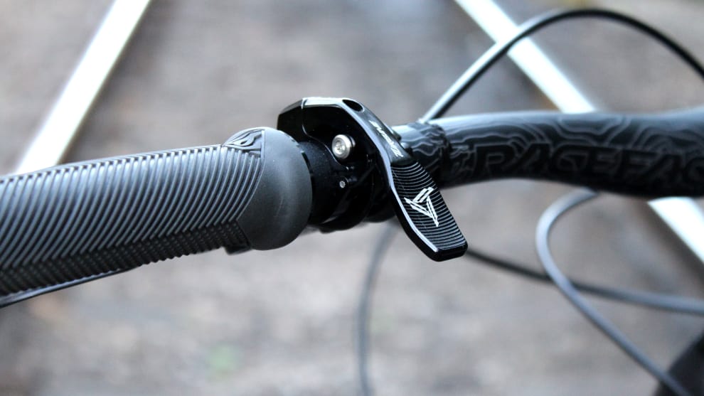 Sweet machining on the dropper remote but don't get any bodily parts caught on it. We'd prefer to see an under-bar paddle.