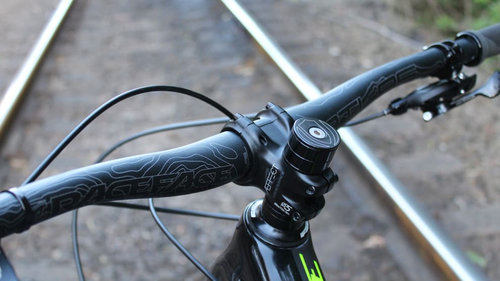 All Range 29ers come with a 40mm stem while 27.5 models get a 50mm stem.