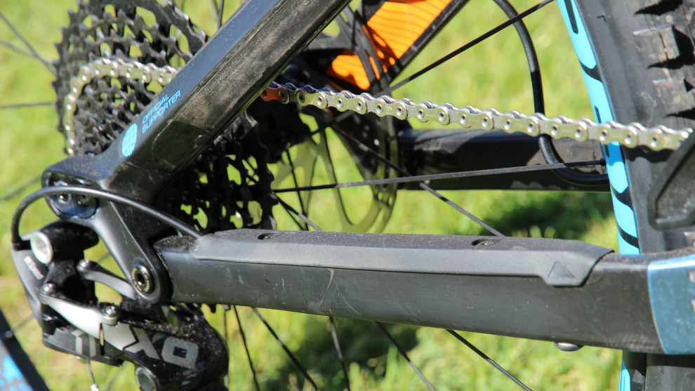 Even the moulded chainstay protector is bolted in place; no chance of this one peeling off and looking crappy after a few months.