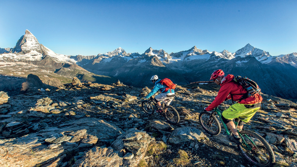 With 29 peaks over 4,000 metres and numerous glaciers, the views are nothing less than jaw dropping.