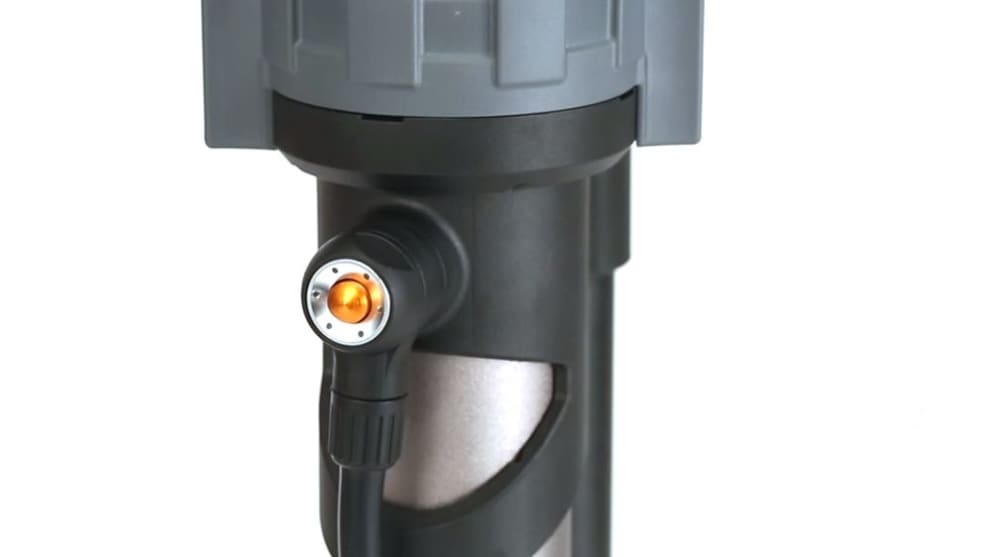 Once the tyre is firmly mounted, a bleed button makes it easy to fine tune the air pressure.