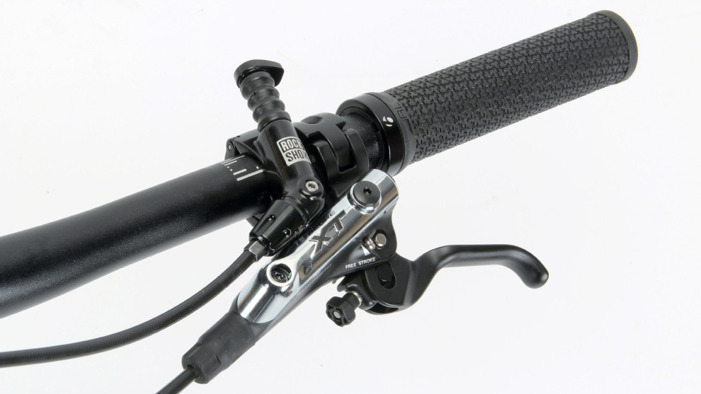 The RockShox dropper remote marries tidily enough with the Shimano brake lever but an under-the-bar lever would have been easier to use.
