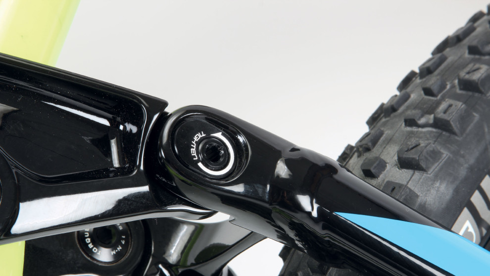 The 'Mino Link' allows you to fine tune the frame geometry; slacker for better stability at speed or steeper for improved climbing performance.