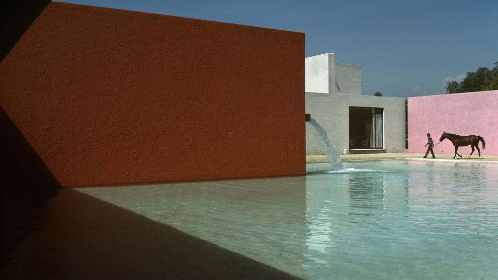 Ren&eacute; Burri, Stable, horse, pool and house planned by architect Luis Barrag&aacute;n. Cuadra San Crist&oacute;bal, Mexico. 1976. &ldquo;Ren&eacute; Burri&rsquo;s personal tribute to the spirit of Luis Barrag&aacute;n.&rdquo;
-- Clotilde Burri Blanc, wife of Ren&eacute; Burri
&copy; Ren&eacute; Burri/Magnum Photos